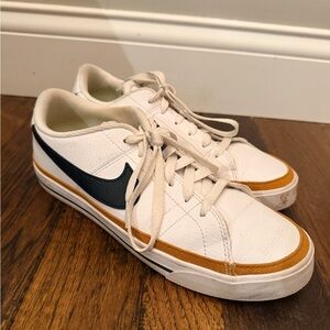 Nike Court Legacy - women’s 9